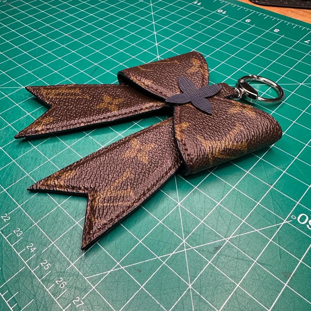 New design Leather Bow Bag Charm or Key Chain Accessory - Picture 14 of 14